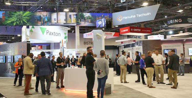 現場での交流や意見交換の様子